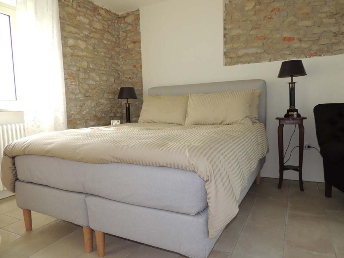 Bed and Breakfast La Luce Delle Colline Serravalle delle Langhe Exterior foto