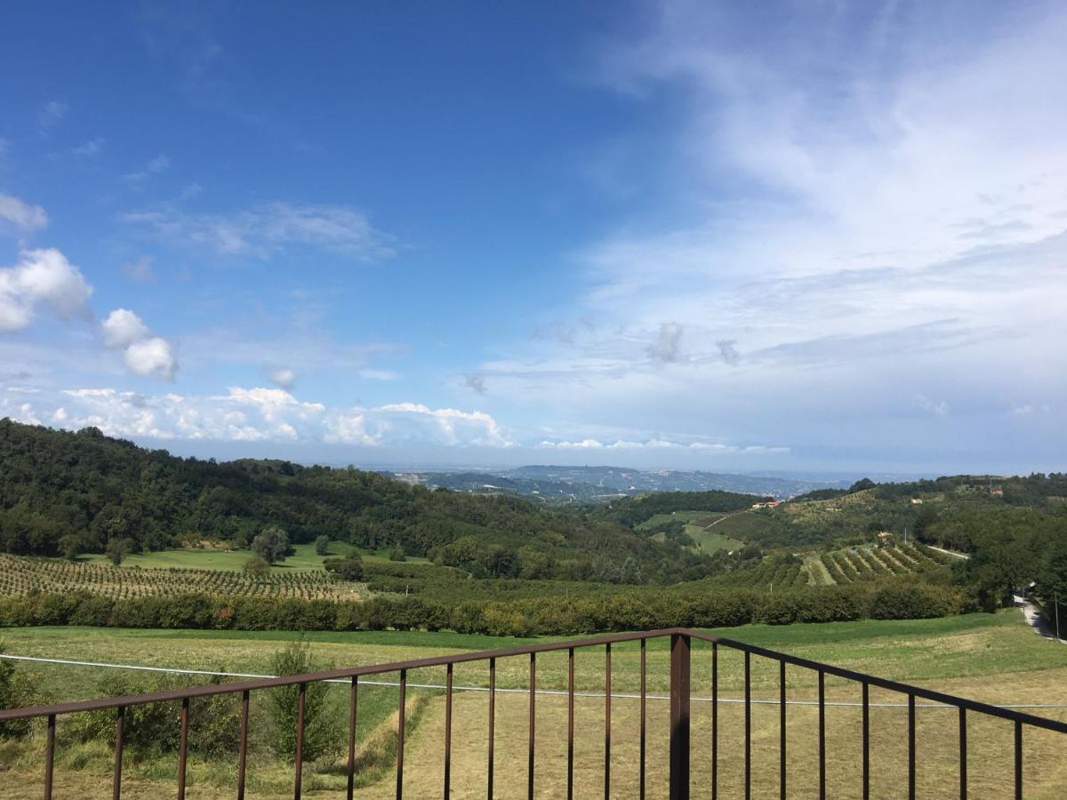 Bed and Breakfast La Luce Delle Colline Serravalle delle Langhe Exterior foto