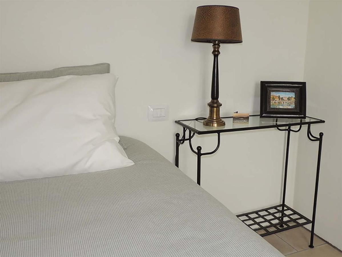 Bed and Breakfast La Luce Delle Colline Serravalle delle Langhe Exterior foto