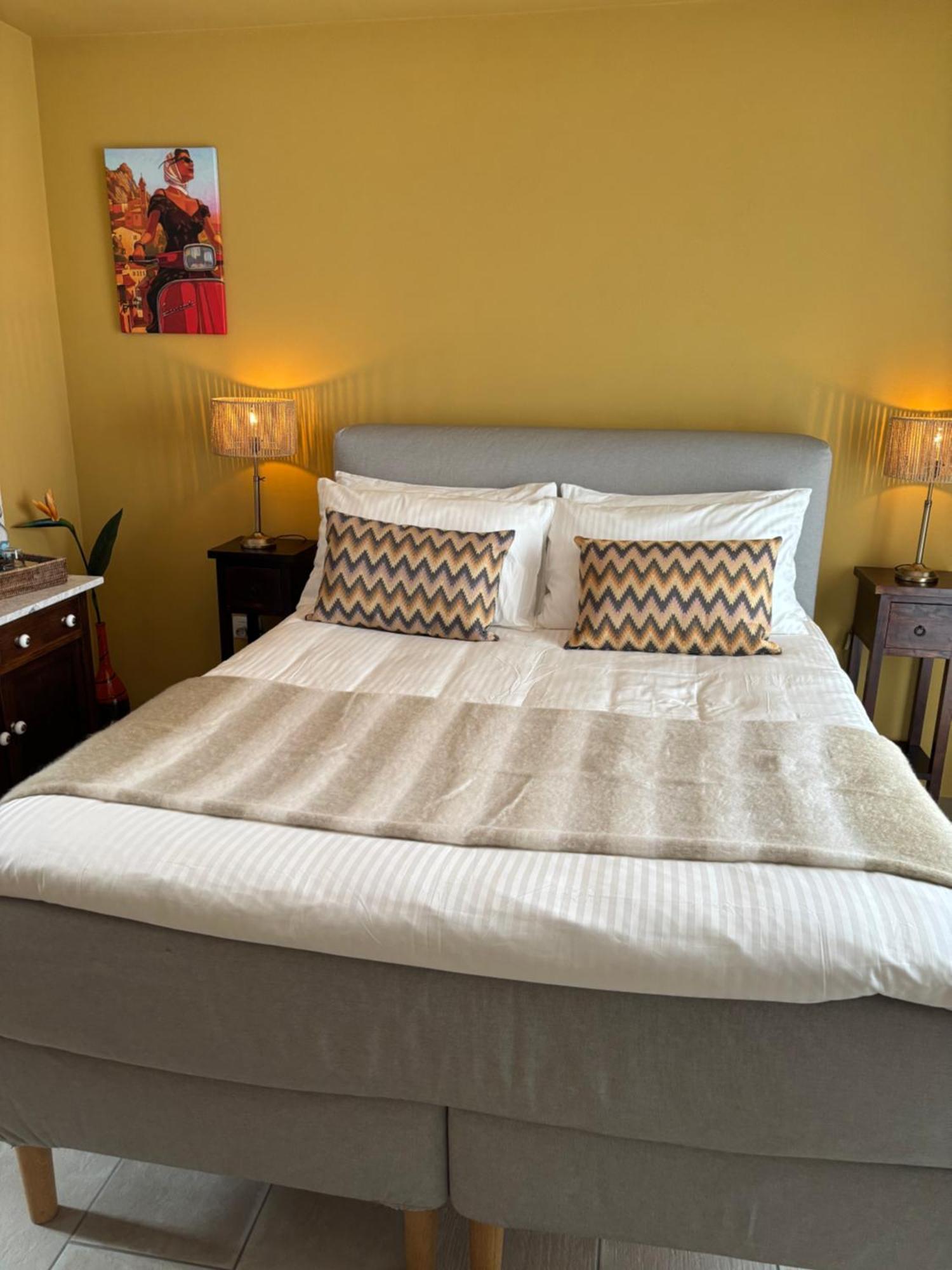 Bed and Breakfast La Luce Delle Colline Serravalle delle Langhe Exterior foto